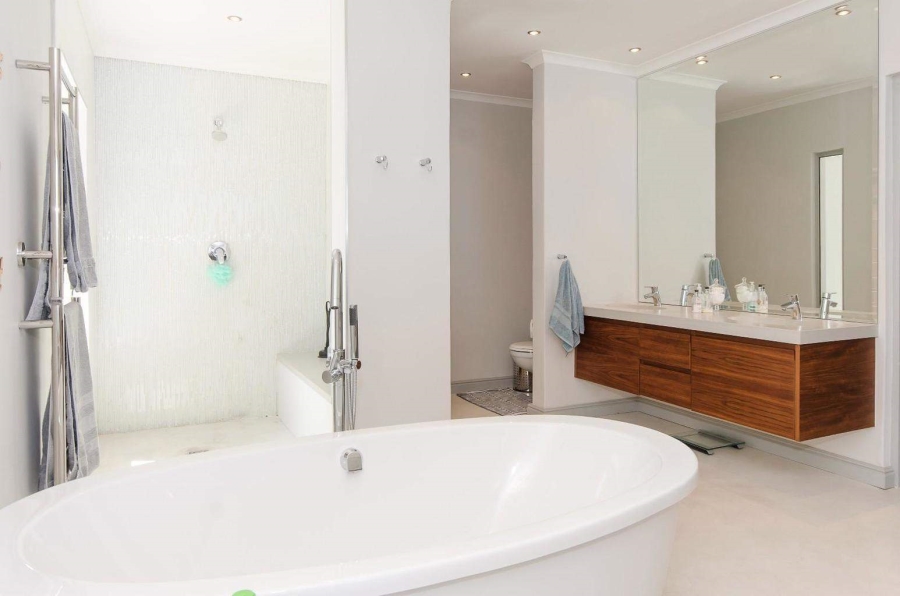 To Let 3 Bedroom Property for Rent in Bantry Bay Western Cape